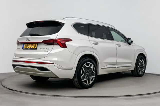 Hyundai Santa Fe (2023) thumbnail 2