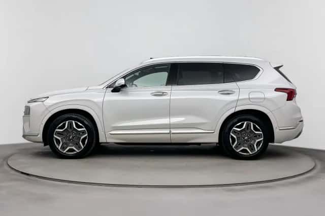 Hyundai Santa Fe (2023) thumbnail 3