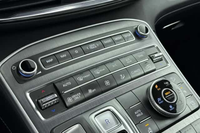 Hyundai Santa Fe (2023) thumbnail 26