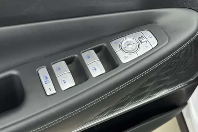 Hyundai Santa Fe (2023) thumbnail 29