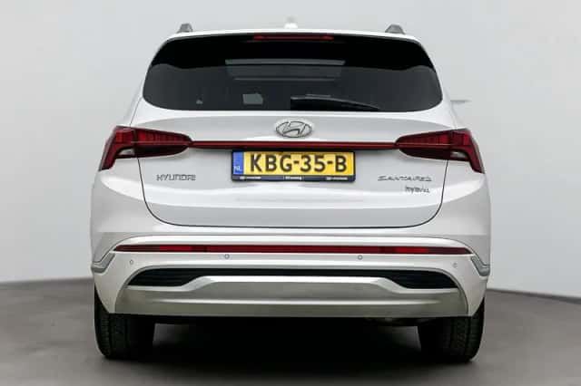 Hyundai Santa Fe (2023) thumbnail 6