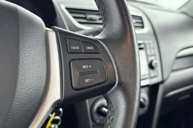 Suzuki Swift (2015) thumbnail 11