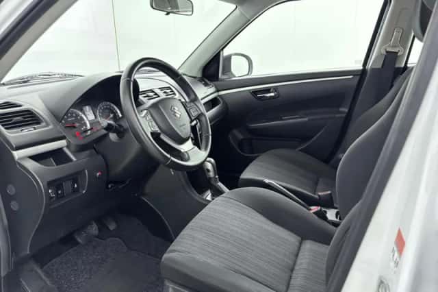 Suzuki Swift (2015) thumbnail 13