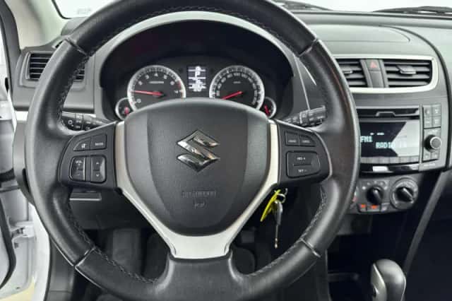 Suzuki Swift (2015) thumbnail 15