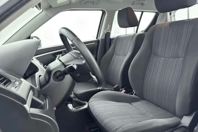 Suzuki Swift (2015) thumbnail 22