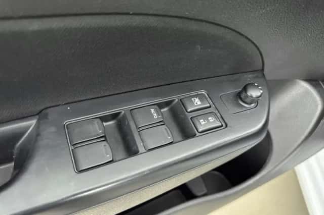 Suzuki Swift (2015) thumbnail 23