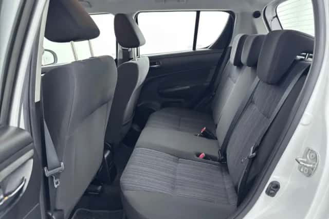 Suzuki Swift (2015) thumbnail 25