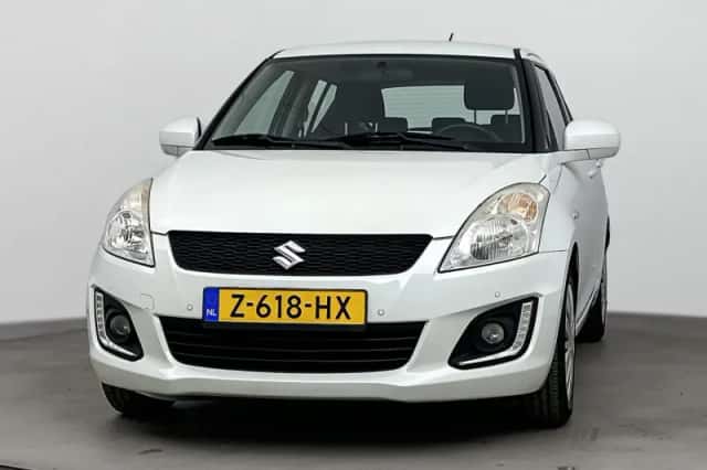 Suzuki Swift (2015) thumbnail 4