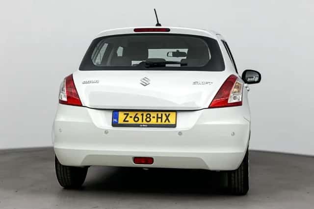 Suzuki Swift (2015) thumbnail 5
