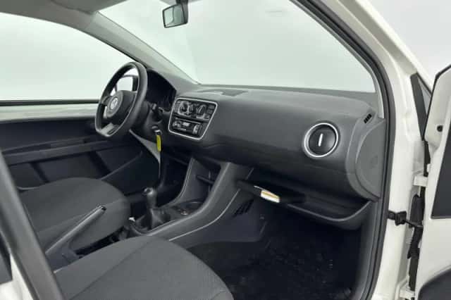 Volkswagen Up! (2016) thumbnail 13