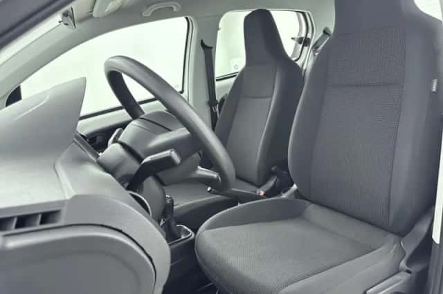 Volkswagen Up! (2016) thumbnail 14