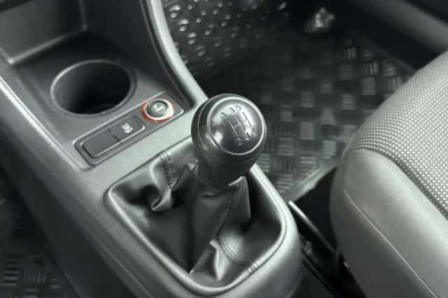 Volkswagen Up! (2016) thumbnail 16