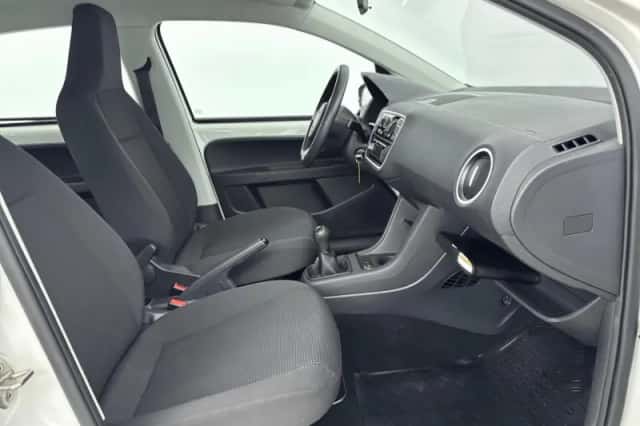 Volkswagen Up! (2016) thumbnail 21