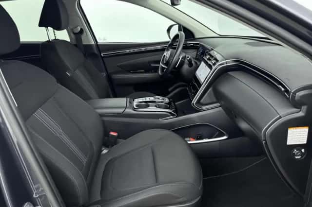 Hyundai Tucson (2022) thumbnail 23