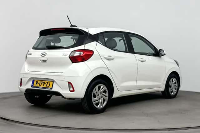 Hyundai i10 (2023) thumbnail 2