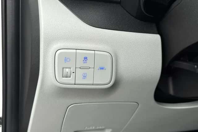 Hyundai i10 (2023) thumbnail 25