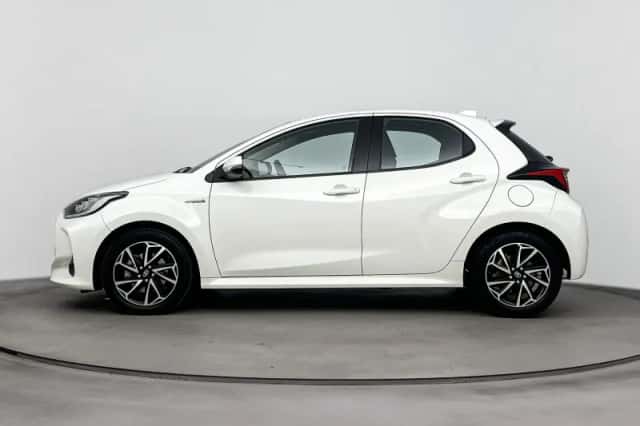 Toyota Yaris (2021) thumbnail 2