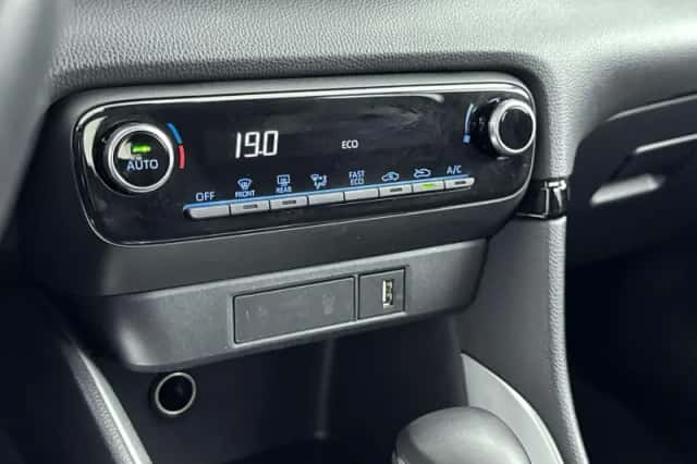 Toyota Yaris (2021) thumbnail 21