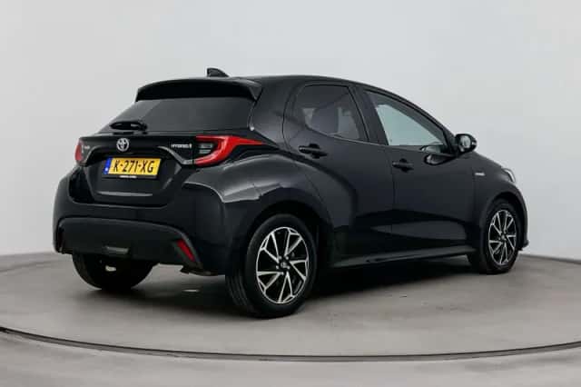 Toyota Yaris (2021) thumbnail 2