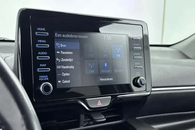 Toyota Yaris (2021) thumbnail 14