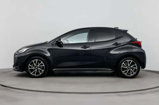 Toyota Yaris (2021) thumbnail 3