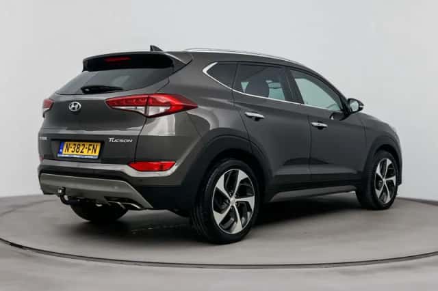 Hyundai Tucson (2016) thumbnail 2