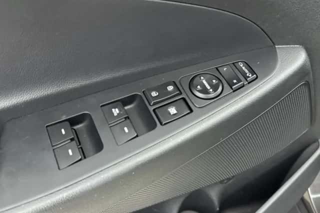 Hyundai Tucson (2016) thumbnail 22