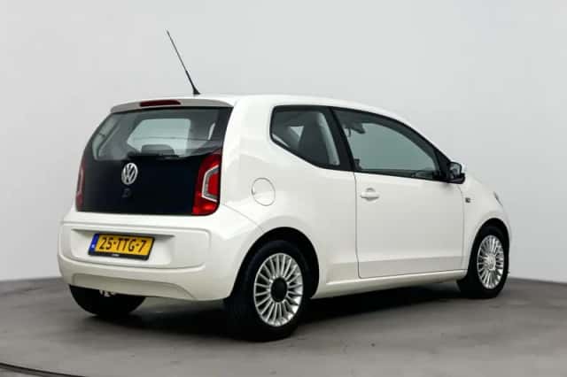 Volkswagen Up! (2012) thumbnail 2