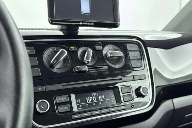 Volkswagen Up! (2012) thumbnail 19