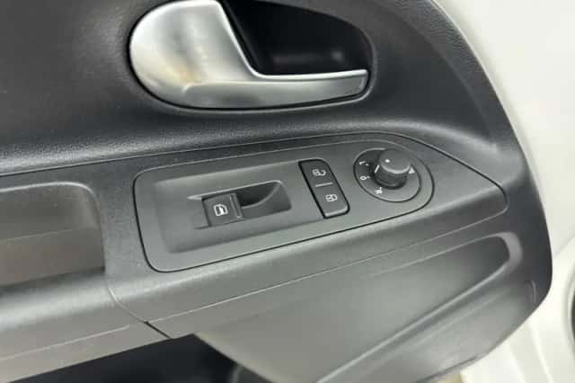 Volkswagen Up! (2012) thumbnail 23