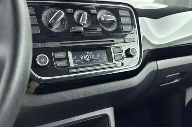 Volkswagen Up! (2012) thumbnail 9