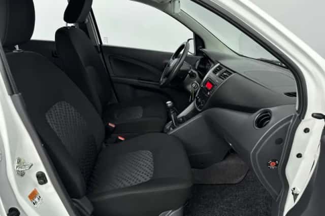 Suzuki Celerio (2018) thumbnail 25