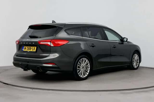 Ford Focus (2021) thumbnail 2