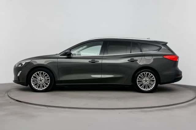 Ford Focus (2021) thumbnail 3