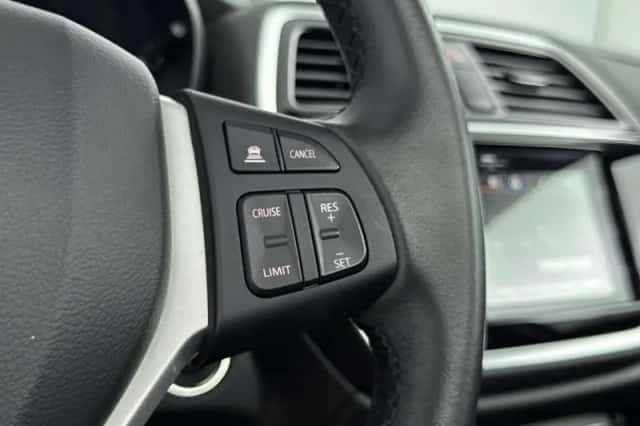 Suzuki S-Cross (2021) thumbnail 11
