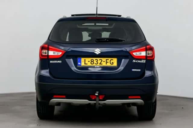Suzuki S-Cross (2021) thumbnail 6