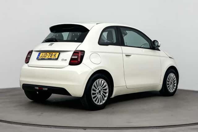 Fiat 500 (2023) thumbnail 2