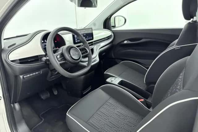 Fiat 500 (2023) thumbnail 19