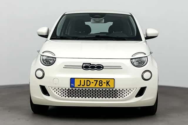 Fiat 500 (2023) thumbnail 5