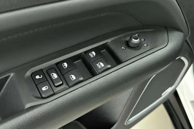 Jeep Compass (2023) thumbnail 17