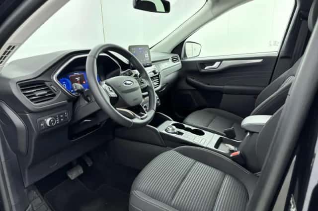 Ford Kuga (2022) thumbnail 12