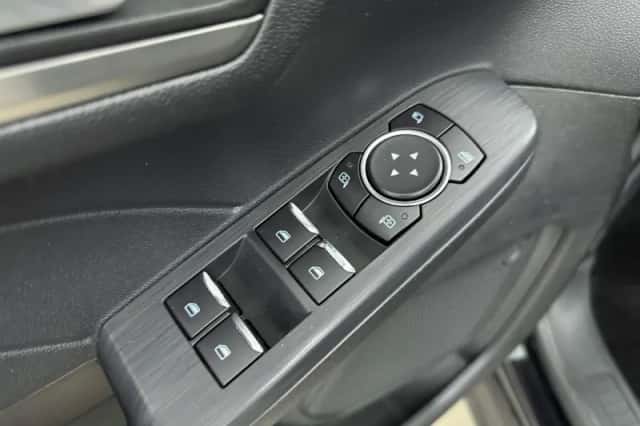 Ford Kuga (2022) thumbnail 17