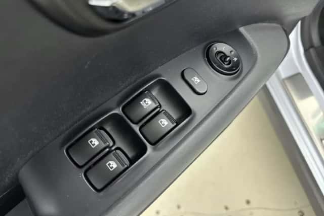 Hyundai i10 (2013) thumbnail 17