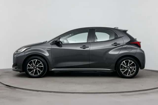 Toyota Yaris (2020) thumbnail 3