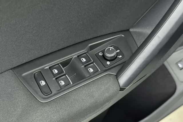Volkswagen Tiguan (2017) thumbnail 13