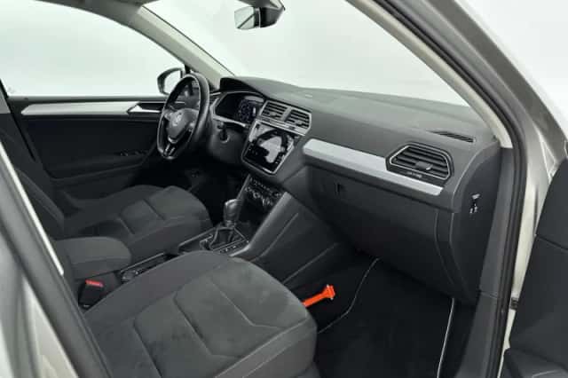 Volkswagen Tiguan (2017) thumbnail 21