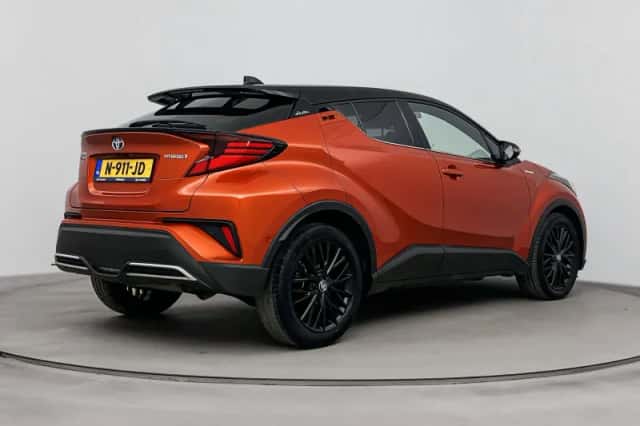 Toyota C-HR (2020) thumbnail 2