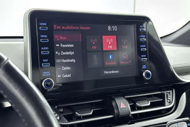 Toyota C-HR (2020) thumbnail 16