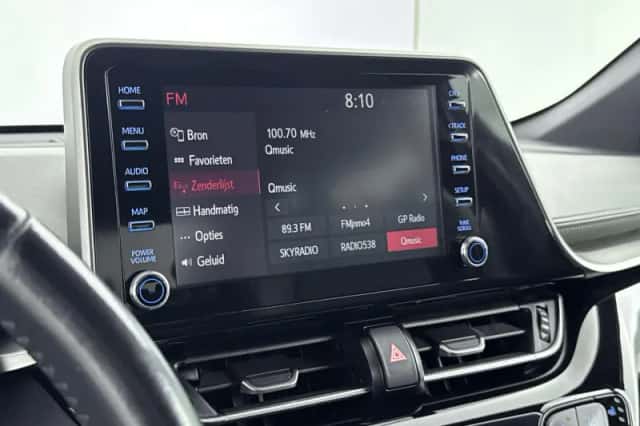 Toyota C-HR (2020) thumbnail 8