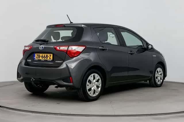 Toyota Yaris (2019) thumbnail 2